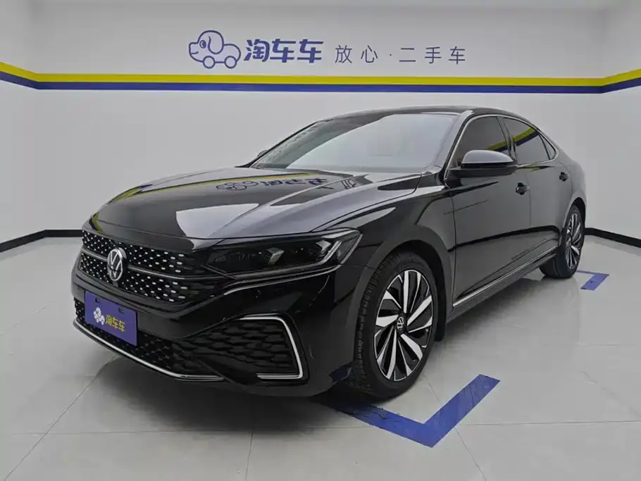 Volkswagen Passat 330TSI Starlight Elite Edition 2022