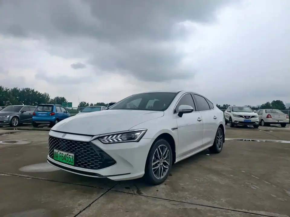 BYD Qin PLUS DM-i 120KM Premium 2023
