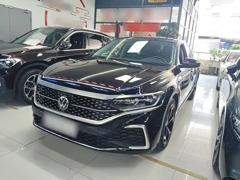Volkswagen Passat Facelift 330TSI Starlight Elite Edition 2023