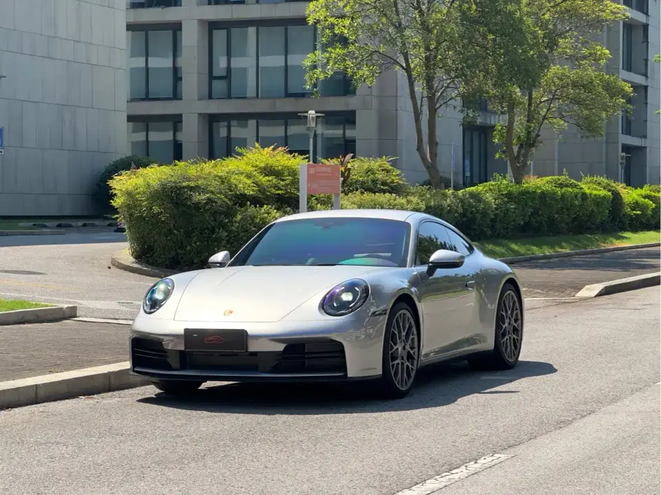 Porsche 911 Carrera 3.0T 2025