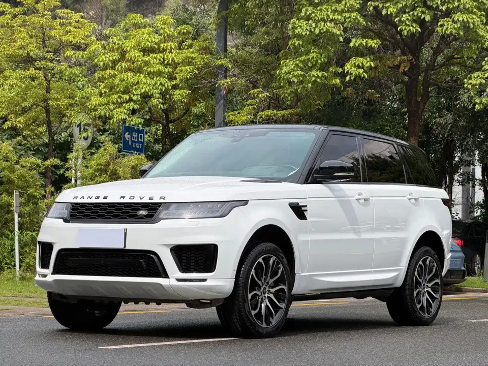 Land Rover Range Rover Sport 3.0 L6 Gloss Black Edition 2022