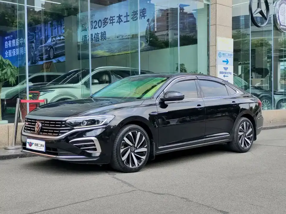 Volkswagen Passat 330TSI Luxury Edition 2023