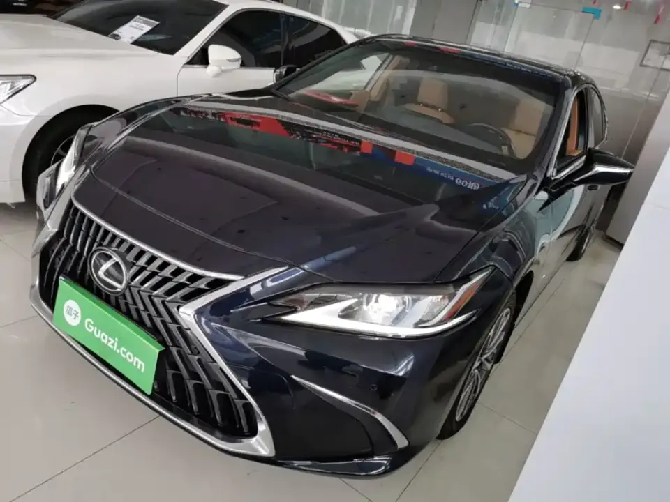 Lexus ES 200 Excellence Edition 2022