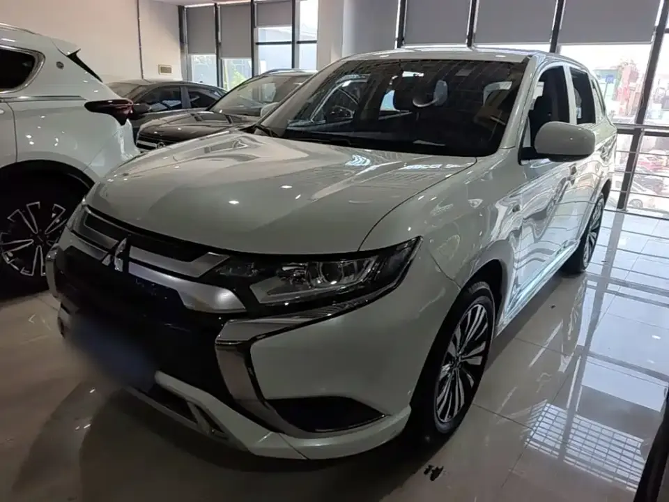 Mitsubishi Outlander Facelift 2.0L 2WD Comfort Edition 5-Seater 2023