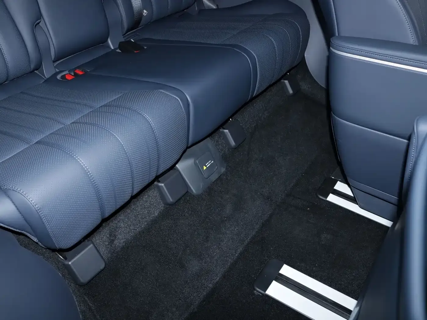 Voyah Auto Voyah Dreamer Model PHEV Basic Version 2025 — фото 24