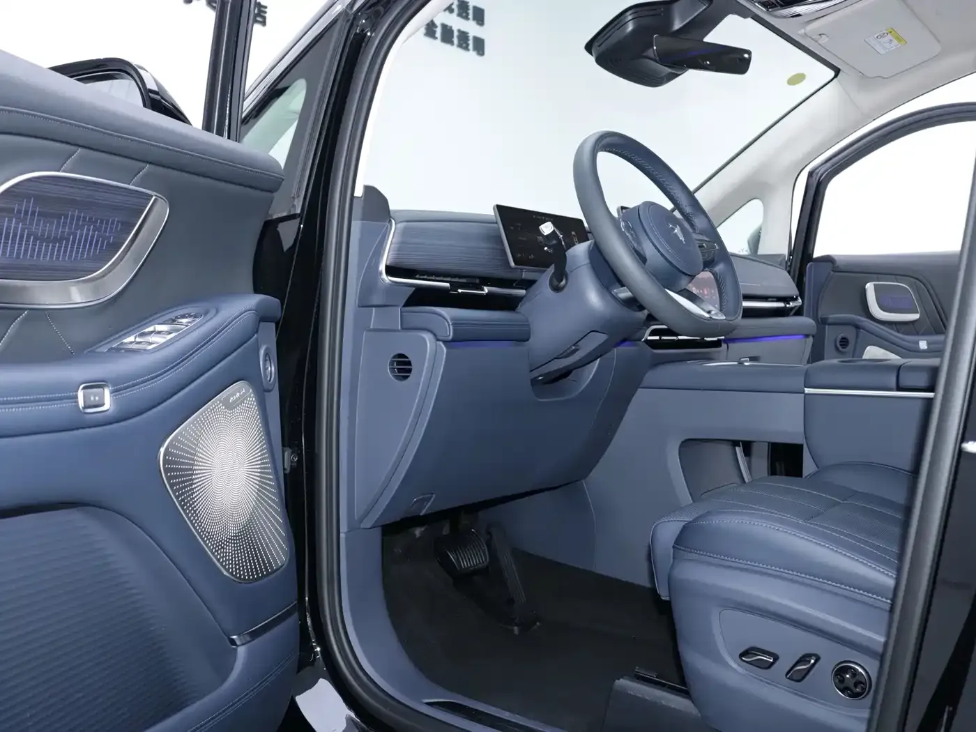 Voyah Auto Voyah Dreamer Model PHEV Basic Version 2025 — фото 4