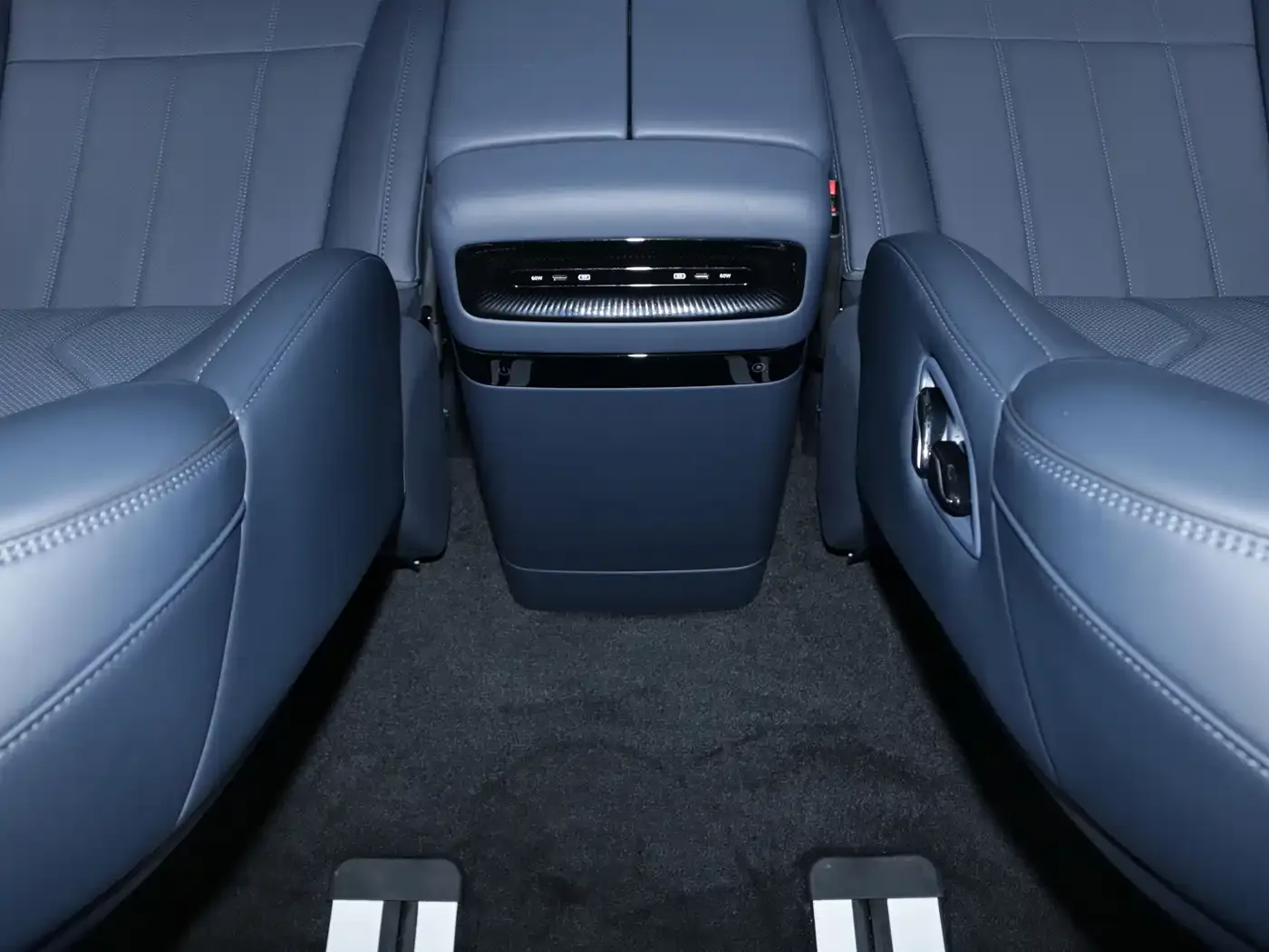 Voyah Auto Voyah Dreamer Model PHEV Basic Version 2025 — фото 17