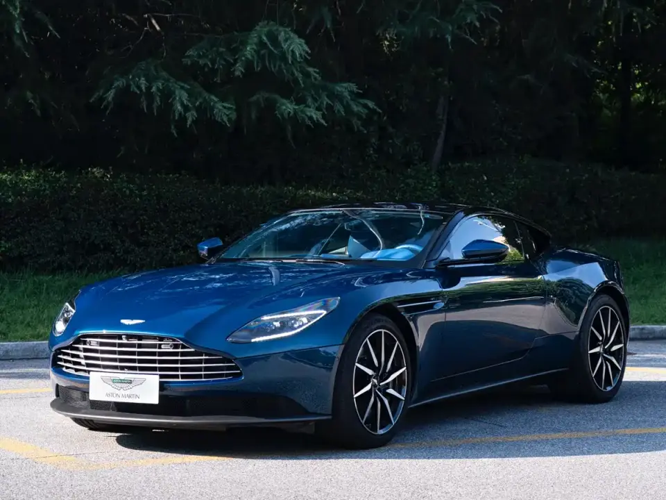 Aston Martin DB11 4.0T V8 Coupe 2022