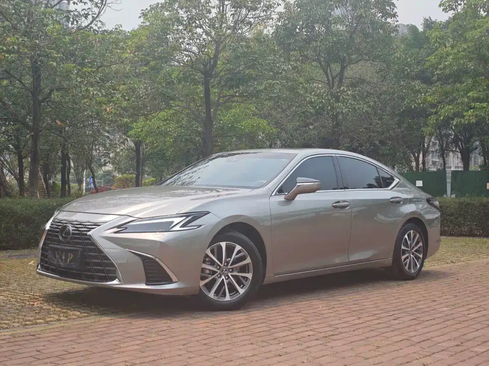 Lexus ES 200 Ultimate Edition 2025