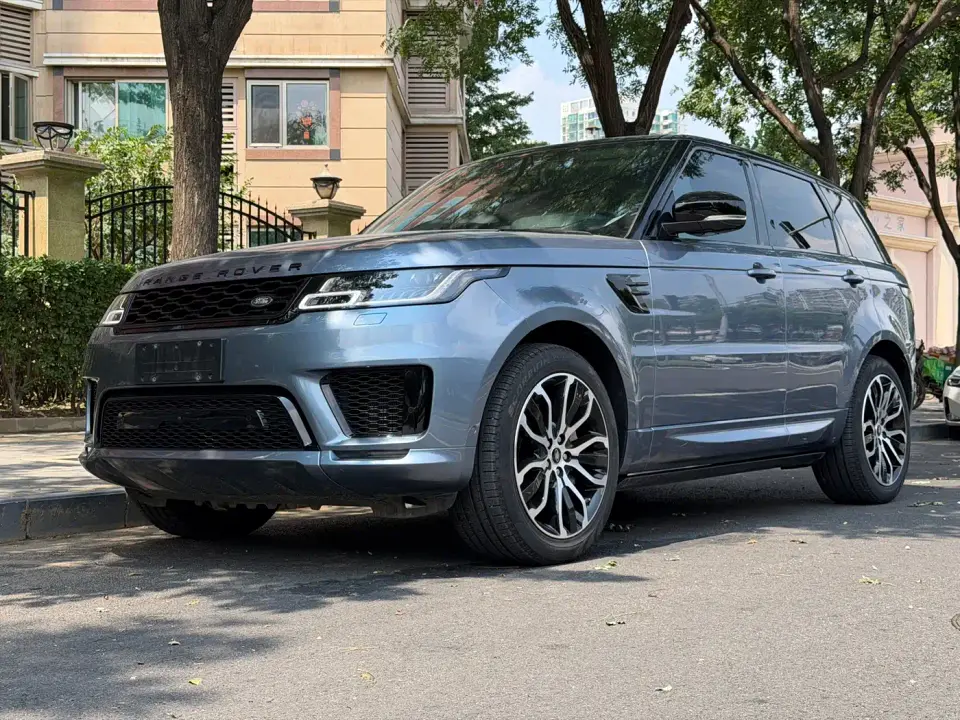 Land Rover Range Rover Sport 3.0 L6 Gloss Black Edition 2020