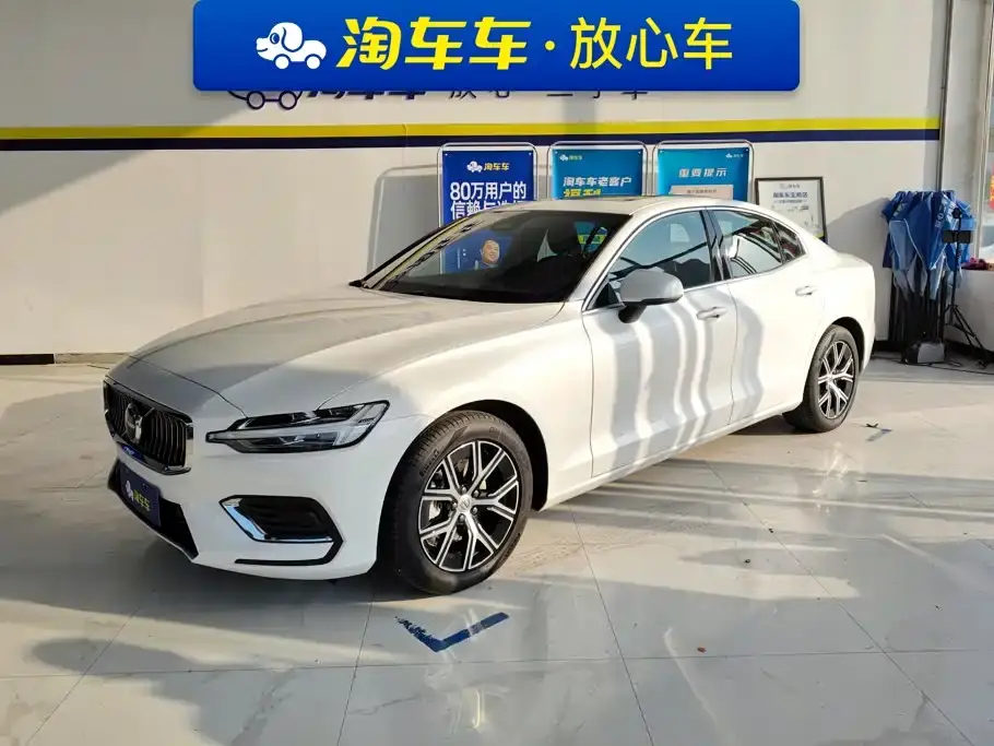 Volvo S60 B4 Smart Luxury Edition 2026