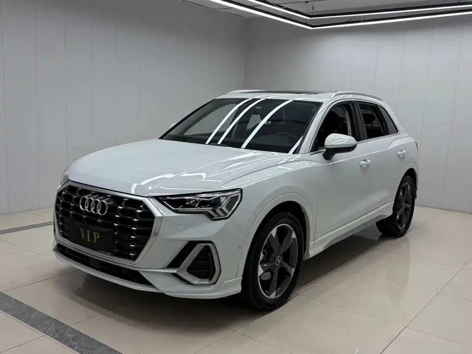 Audi Q3 35 TFSI Fashion Dynamic (1.4T) 2023