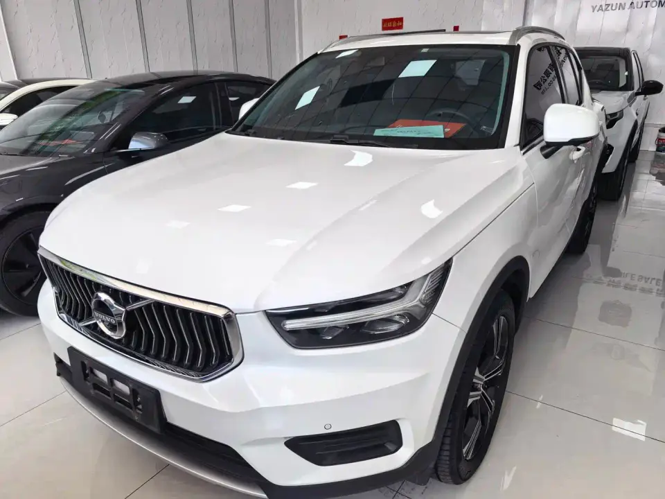 Volvo XC40 Model T4 AWD Smart Vision Luxury Edition 2021