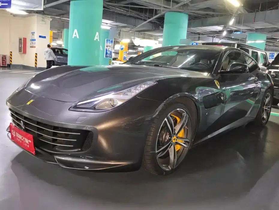 Ferrari GTC4Lusso 6.3L V12 2019