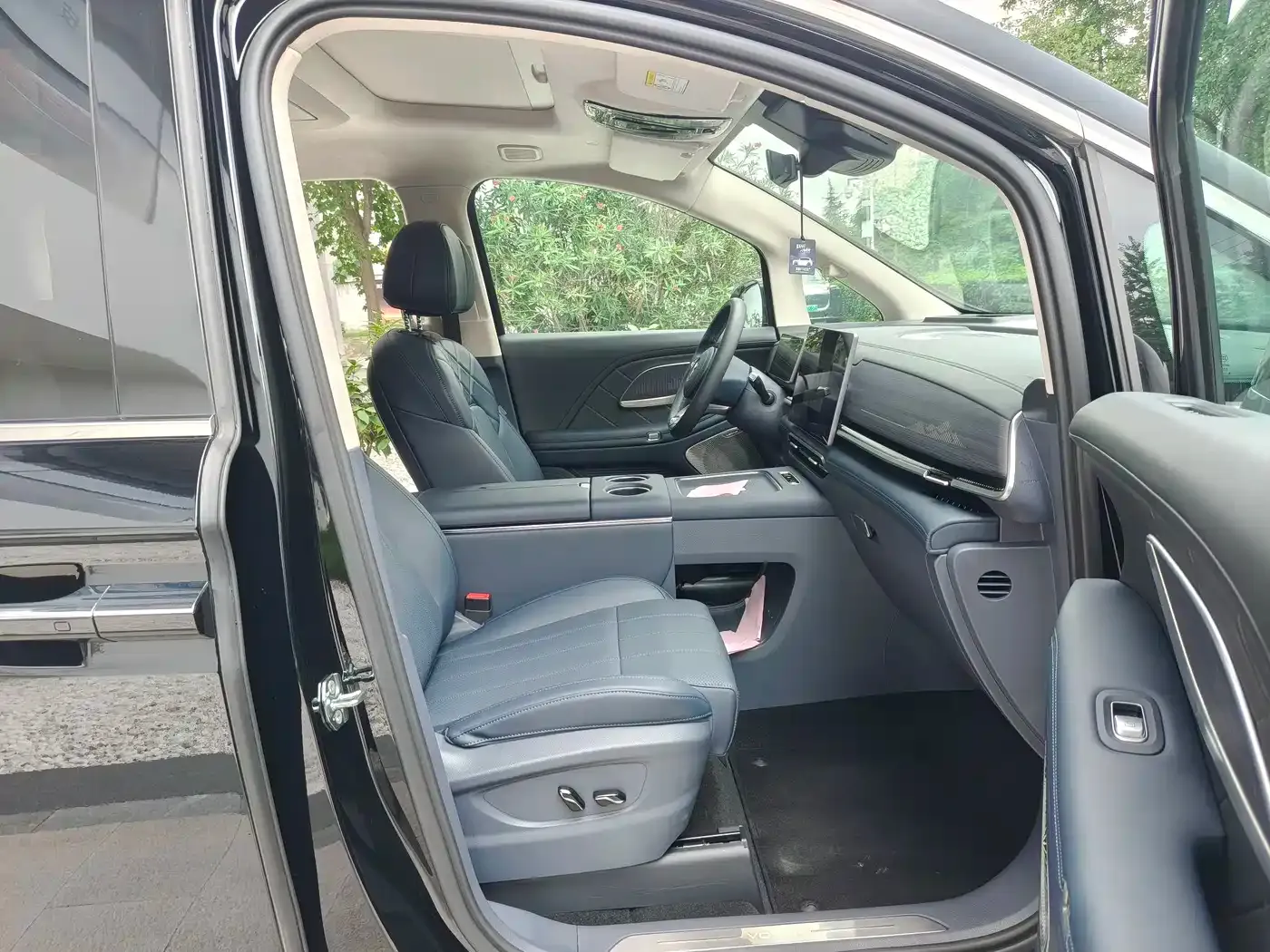 Voyah Auto Voyah Dreamer Model PHEV Basic Version 2025 — фото 10