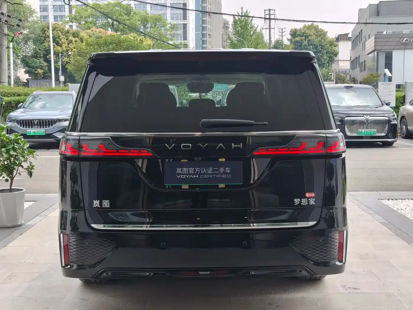 Voyah Auto Voyah Dreamer Model PHEV Basic Version 2025 — фото 4