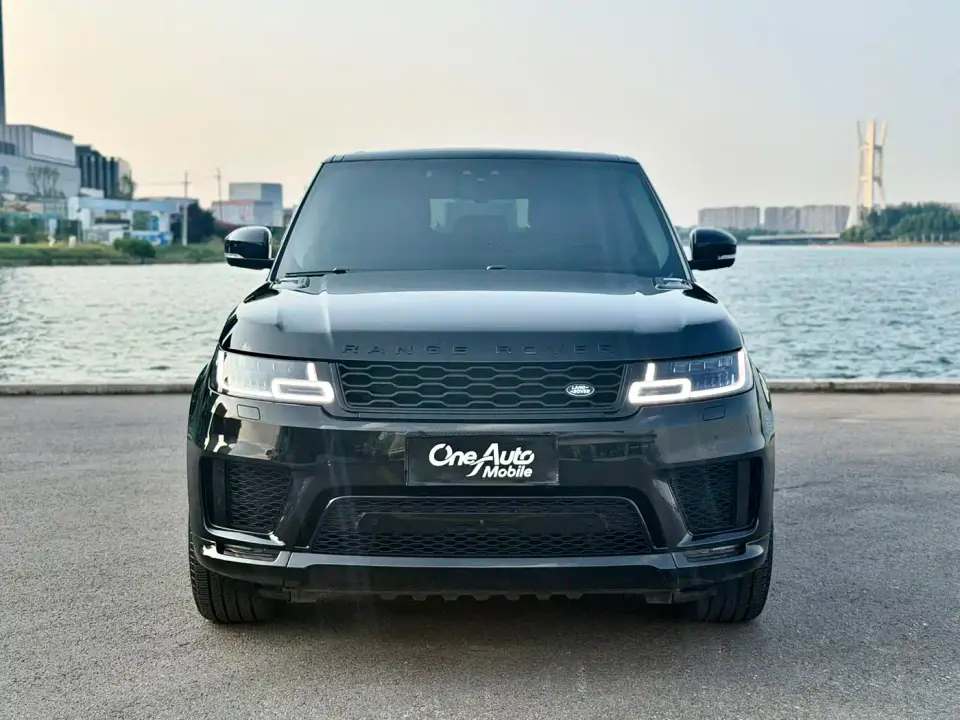 Land Rover Range Rover Sport 3.0 L6 Gloss Black Edition 2021
