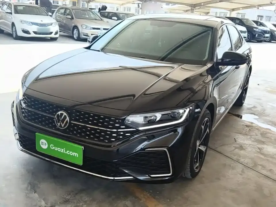 Volkswagen Passat 330TSI Starlight Elite Edition 2024