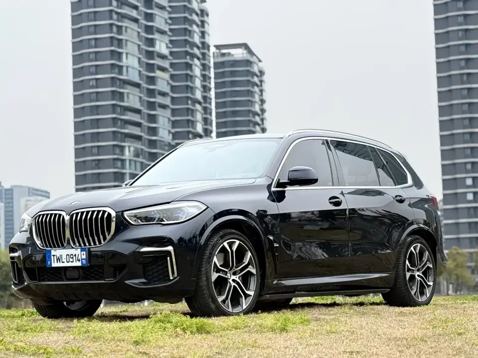 BMW X5 xDrive 40Li Premium M Sport Package 2023
