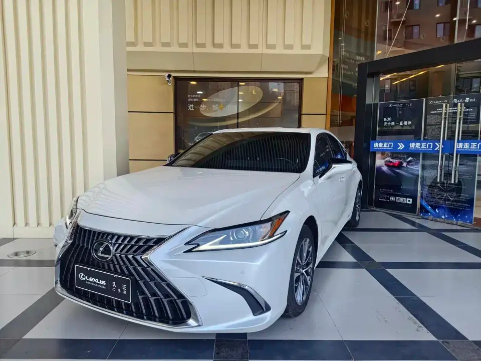 Lexus ES 300h Excellence Edition 2024