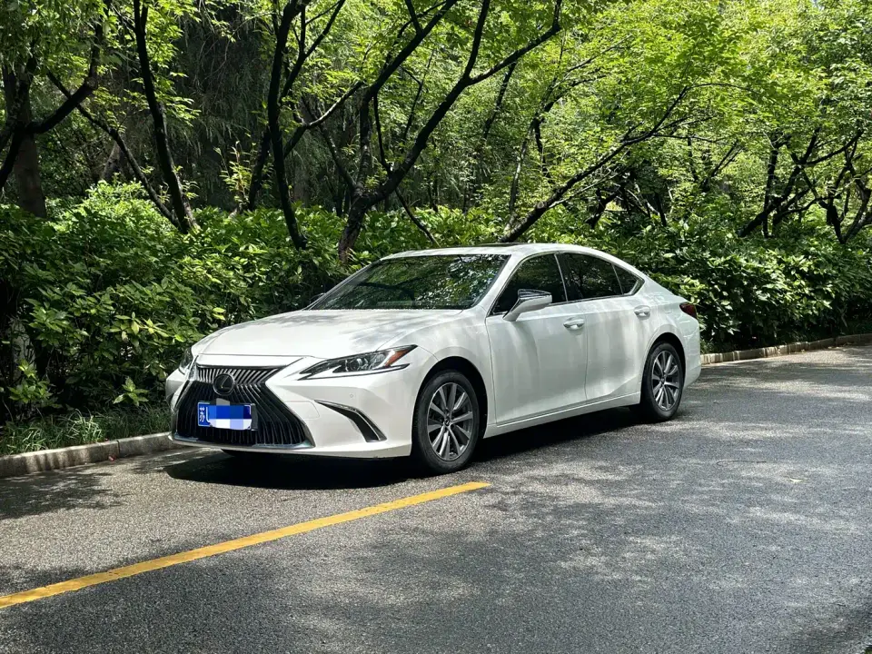 Lexus ES 200 Excellence 2020