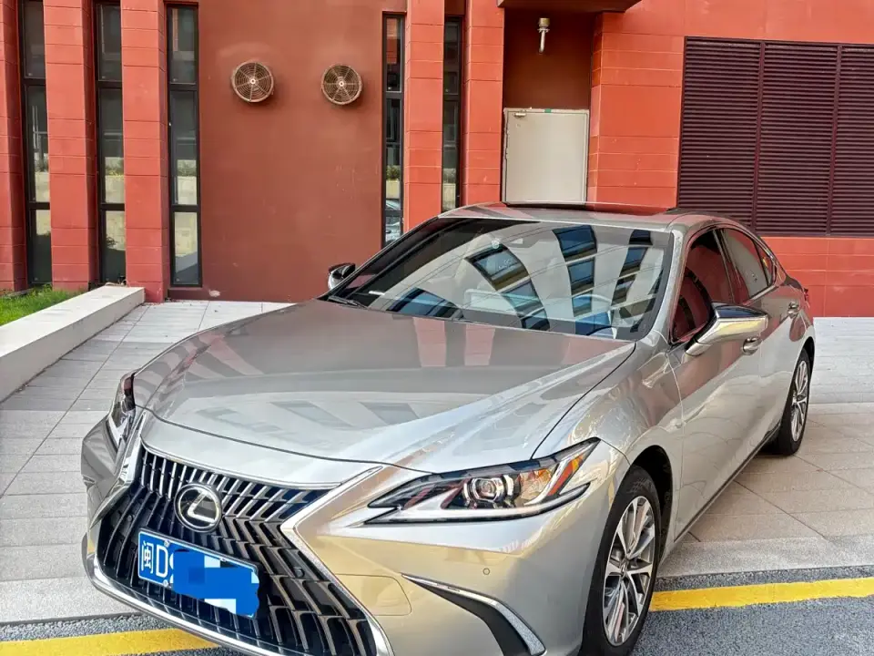 Lexus ES 200 Excellence Edition 2024