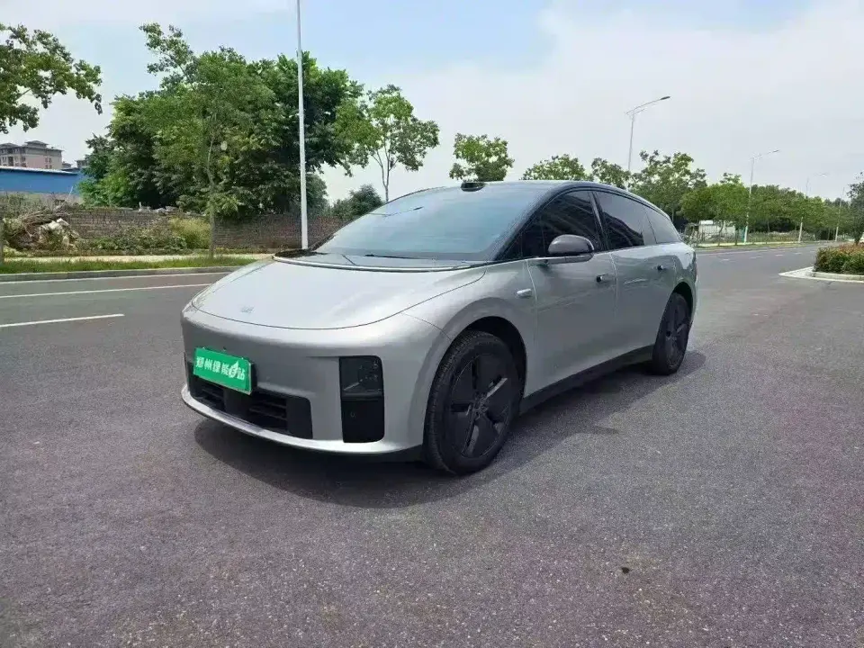 Li Auto i6 2WD Base Model 2025