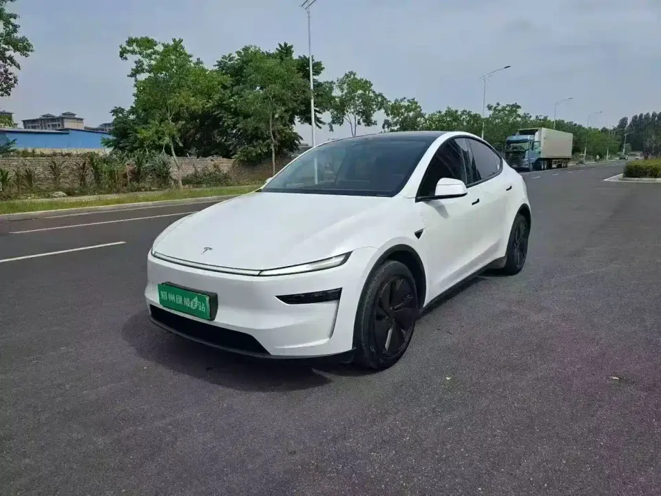 Tesla Model Y Rear-Wheel Drive 2025