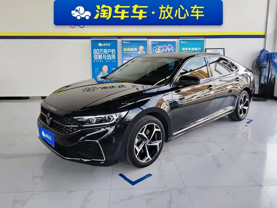 Volkswagen Passat Facelift 330TSI Starlight Luxury Edition 2023