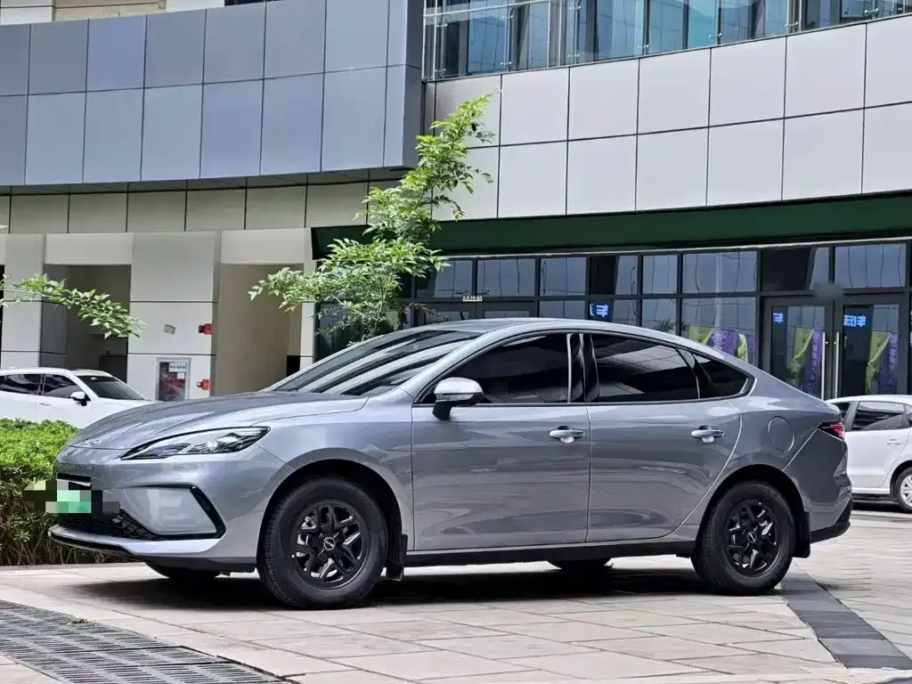 BYD Hai Bao 05 DM-i DM-i 128KM Luxury 2026 — фото 2