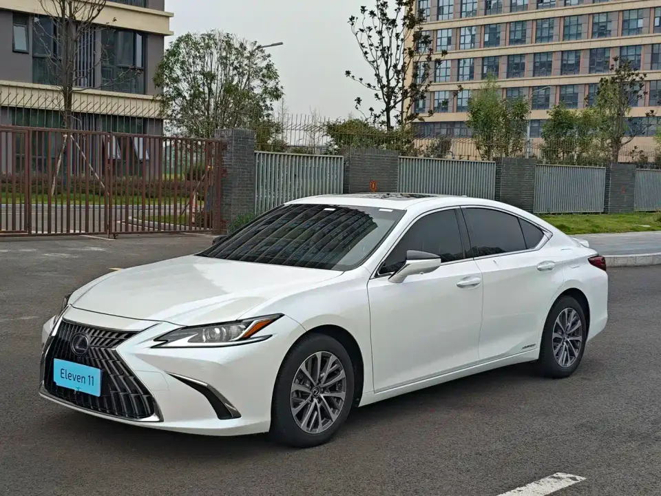 Lexus ES 300h Excellence Edition 2022