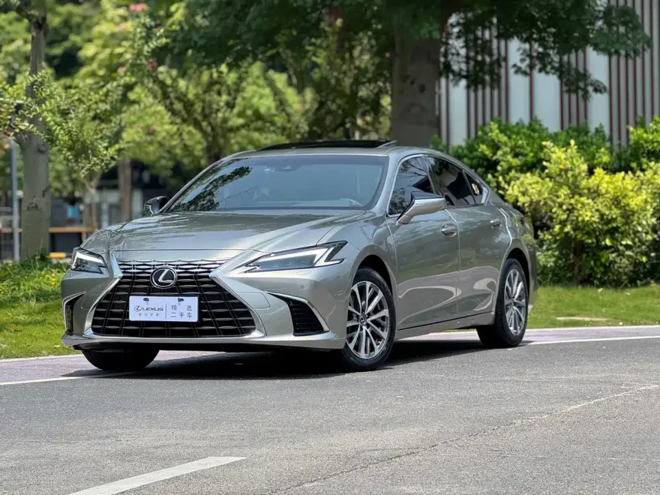 Lexus ES 300h Ultimate Edition 2024