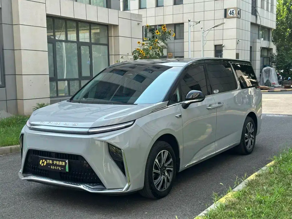 SAIC Maxus Dajia 9 Super Hybrid Ultra Long Range Forest Edition 7-Seater 2024