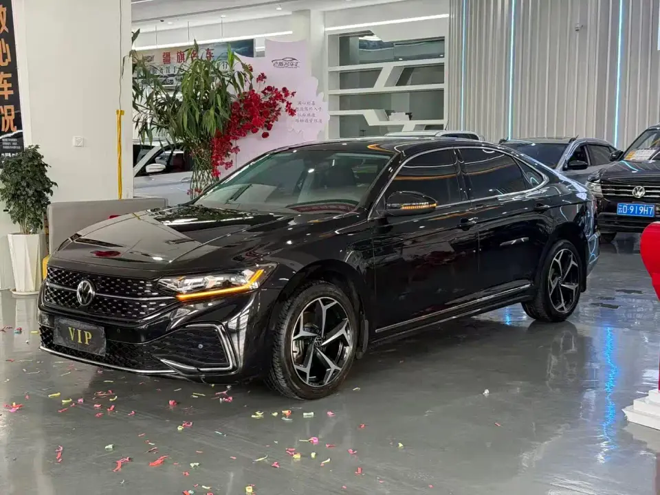Volkswagen Passat 330TSI Starlight Elite Edition 2023