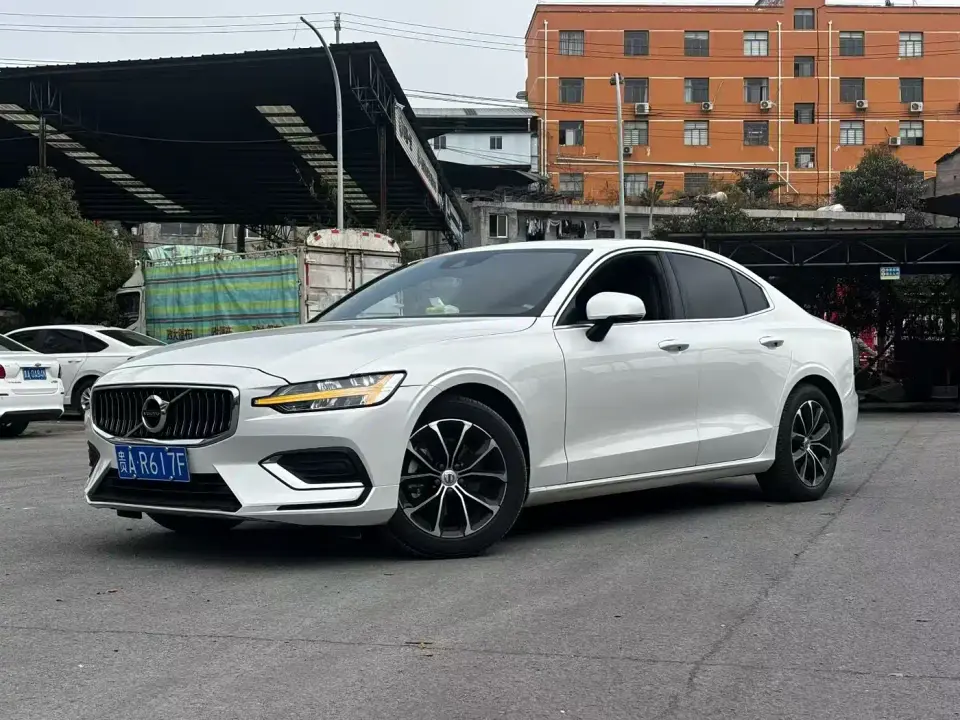 Volvo S60 B4 Smart Comfort Luxury Edition 2021