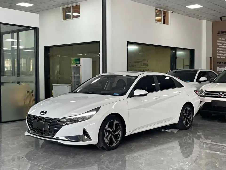 Hyundai Elantra 1.5L CVT LUX Premium Edition 2023