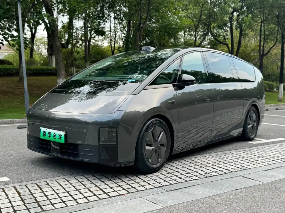Li Auto MEGA Ultra 2024