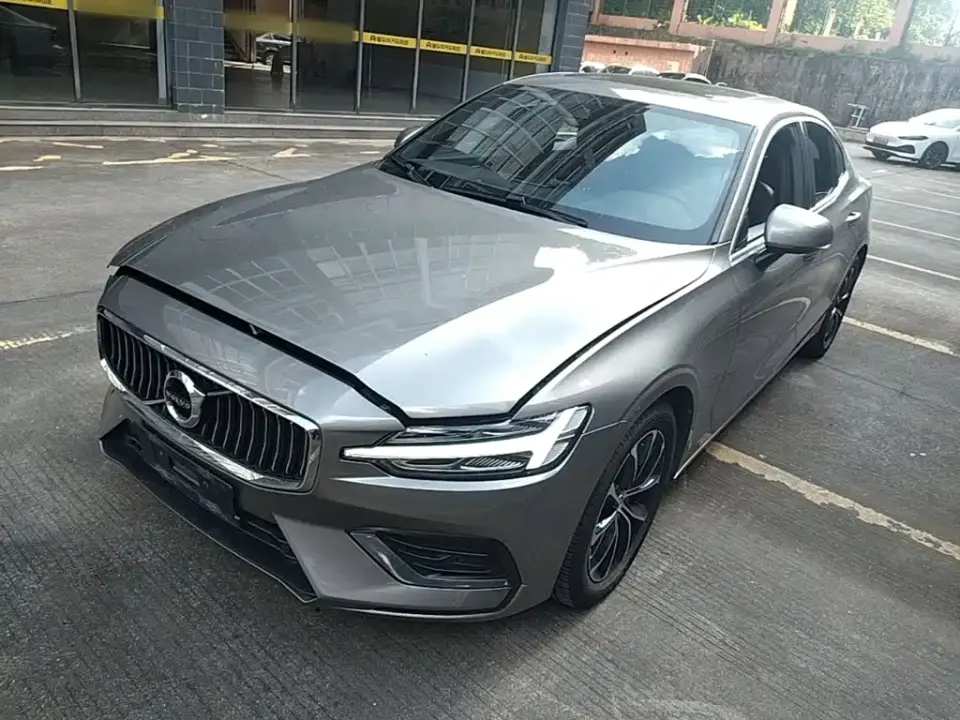 Volvo S60 T4 Momentum Luxury Edition 2020