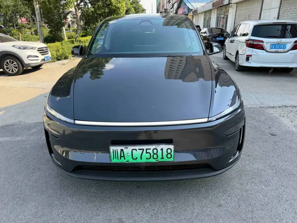Tesla Model Y Model Rear-Wheel Drive Launch Edition 2025