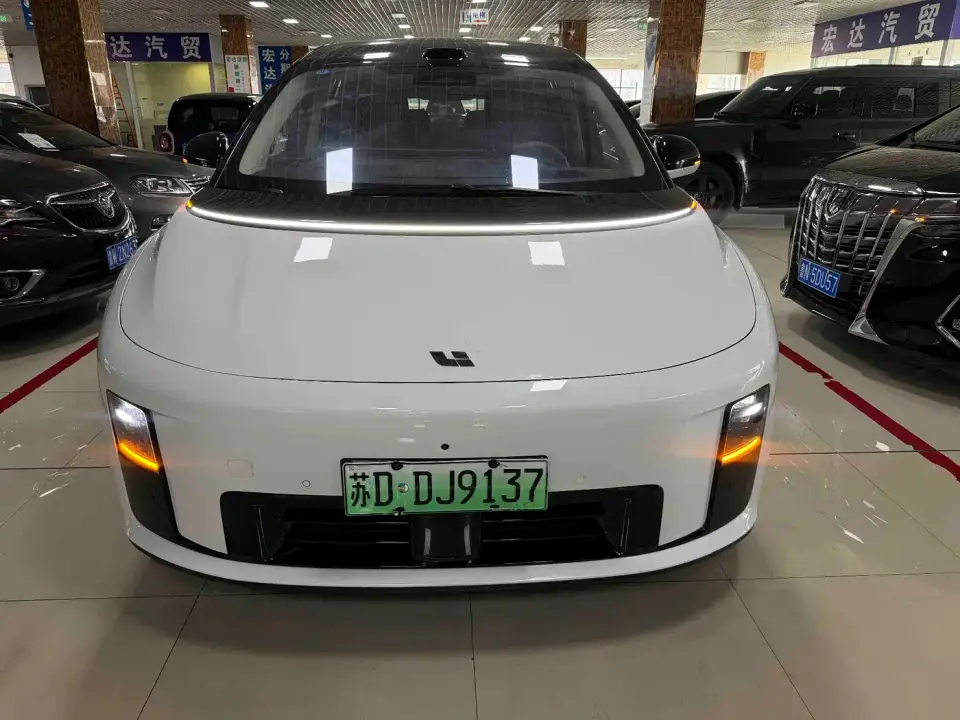 Li Auto Li i8 Standard Edition 2025