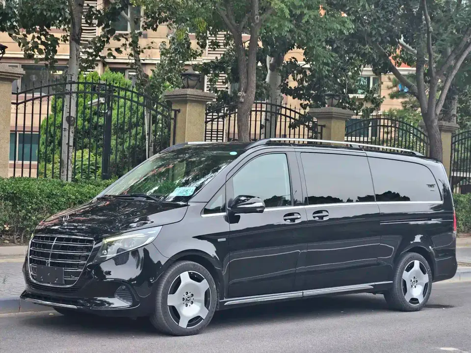 Mercedes-Benz V-Class V 300 L Long Wheelbase Luxury Edition 2025