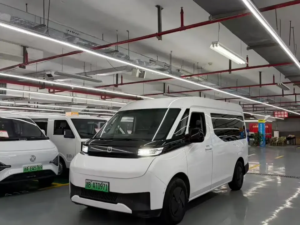 Yuan Cheng Farizon Super VAN Smart Wealth Edition Short Wheelbase Medium Roof 68kWh 2024