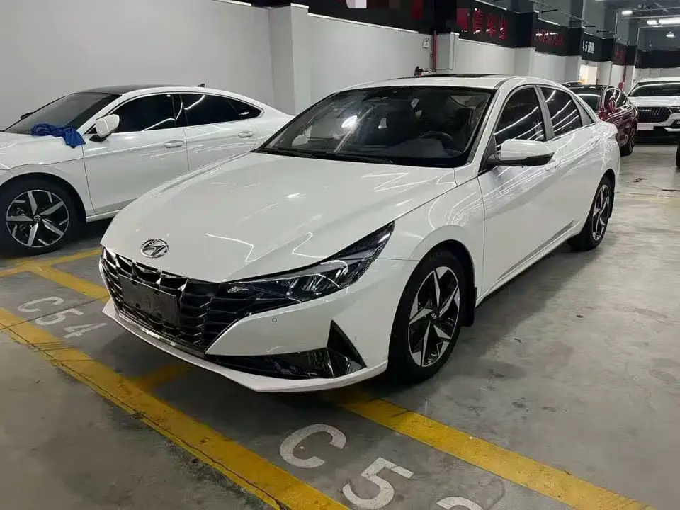Hyundai Elantra 1.5L CVT LUX Premium Edition 2022