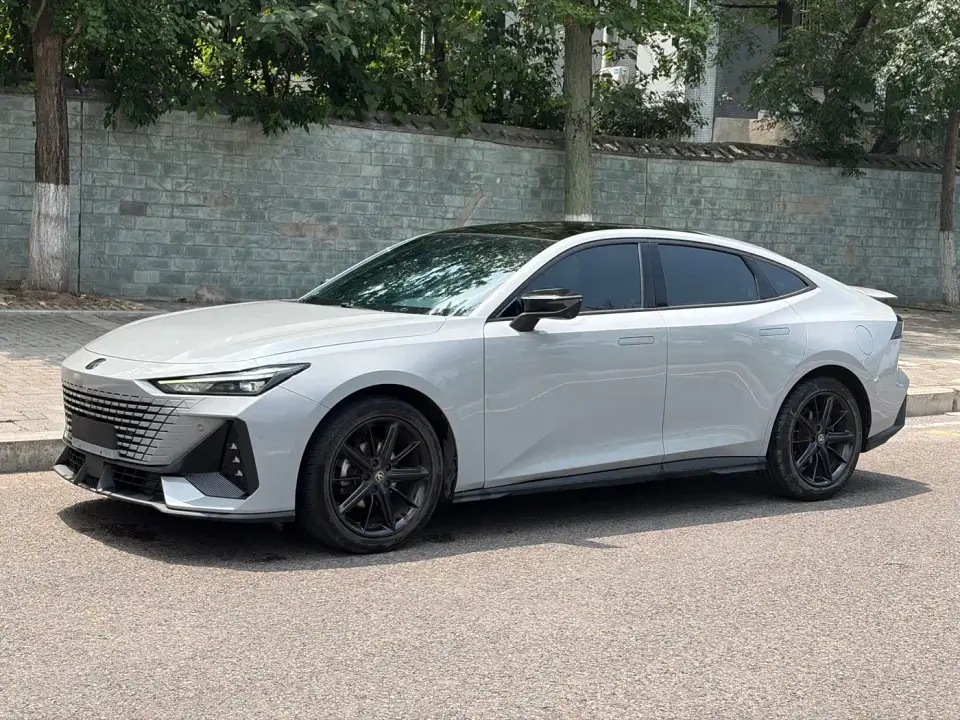 Changan UNI-V 1.5T Luxury Edition 2023