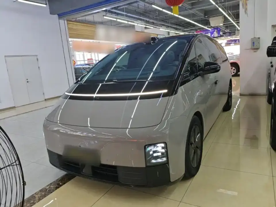 Li Auto MEGA Ultra 2025