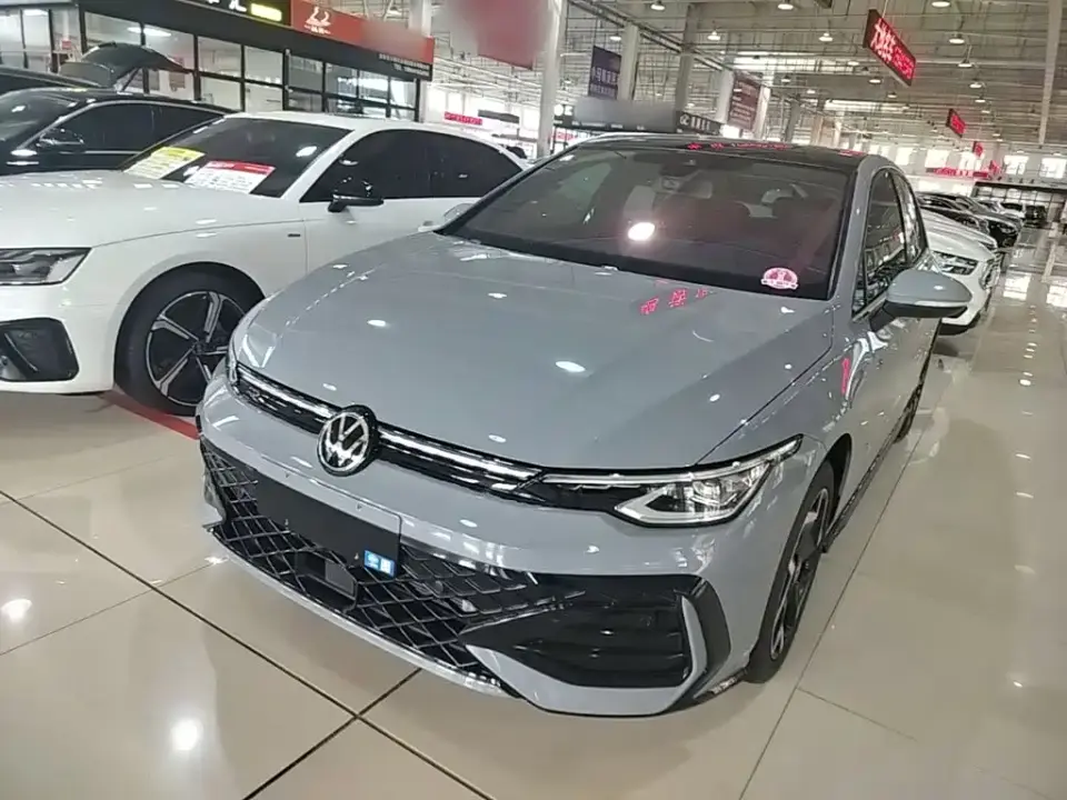 Volkswagen Golf Second Facelift 300TSI R-Line 2025