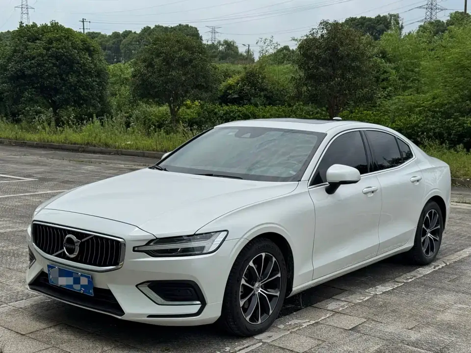 Volvo S60 B4 Smart Comfort Luxury Edition 2022