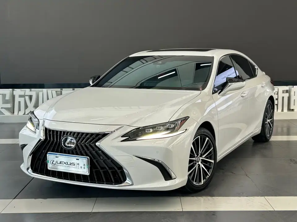 Lexus ES 300h Ultimate Edition 2024