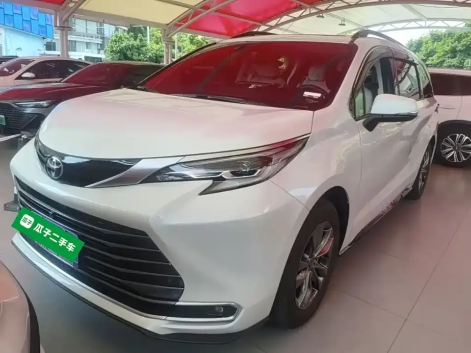 Toyota Sienna 2.5L Hybrid AWD Premium Edition 2026
