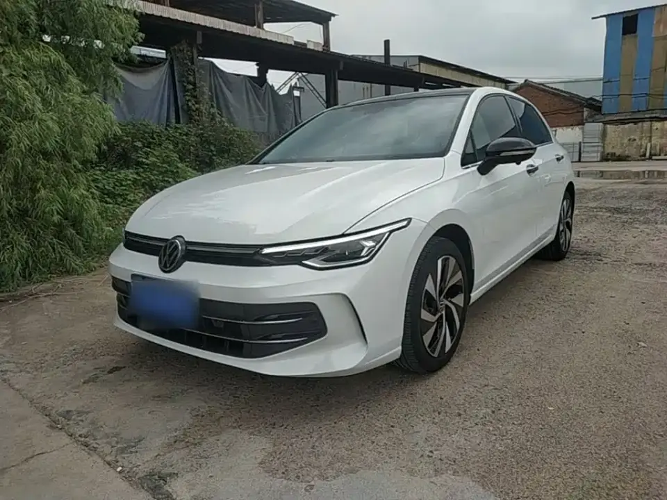 Volkswagen Golf Facelift 300TSI Pro 2025